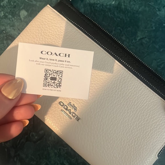 Coach CF447 Contrast Leather Double Zip Wristlet Clutch Chalk Black - Picture 6 of 6